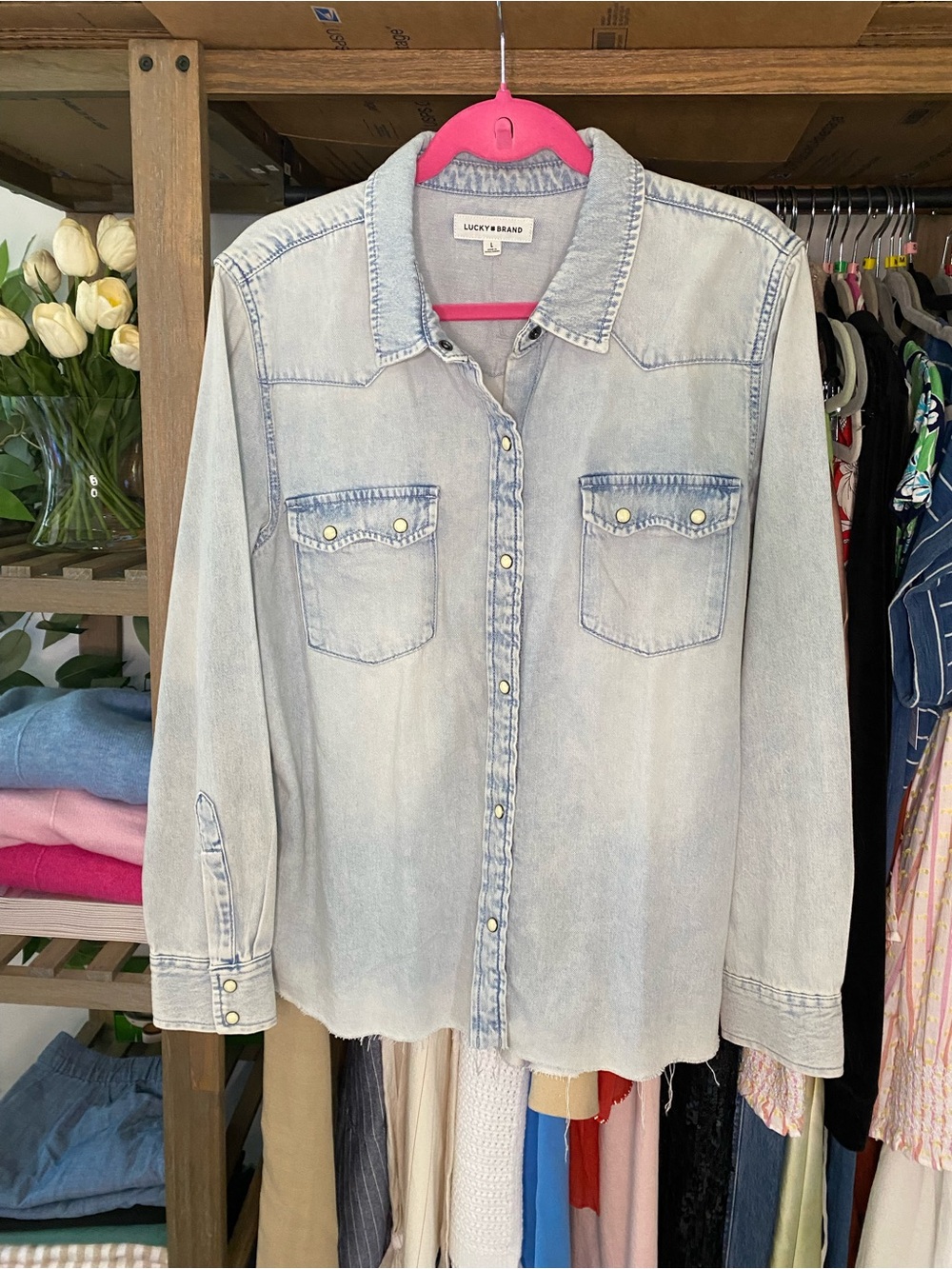 LUCKY BRAND Light Wash Denim Button-Up Shirt! 👕